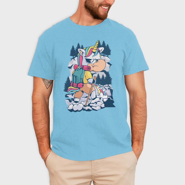 Cartoon Unicorn Hiking Pee On Mountain, Tricou Barbati (Unisex)
